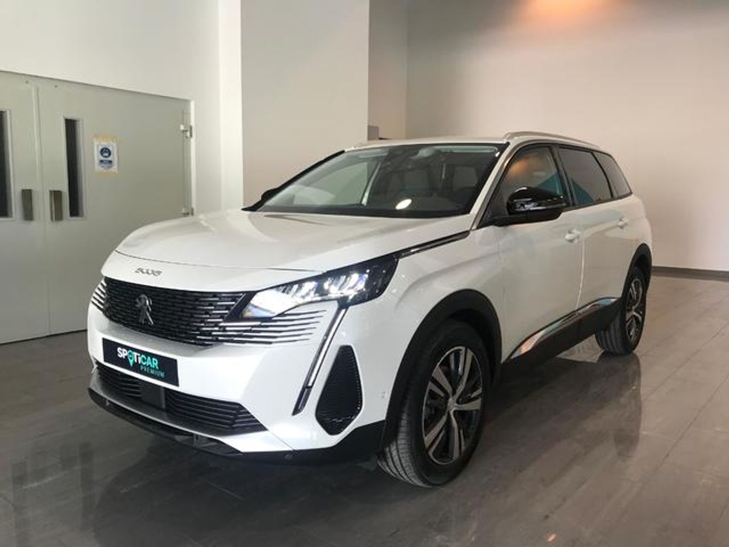 Peugeot 5008 Hybrid 1.2 Allure Pack eDCS6 100 kW (136 CV)