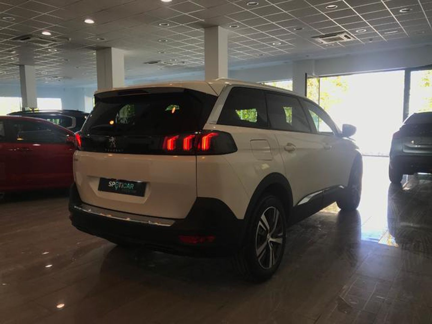 Peugeot 5008 Hybrid 1.2 Allure Pack eDCS6 100 kW (136 CV)