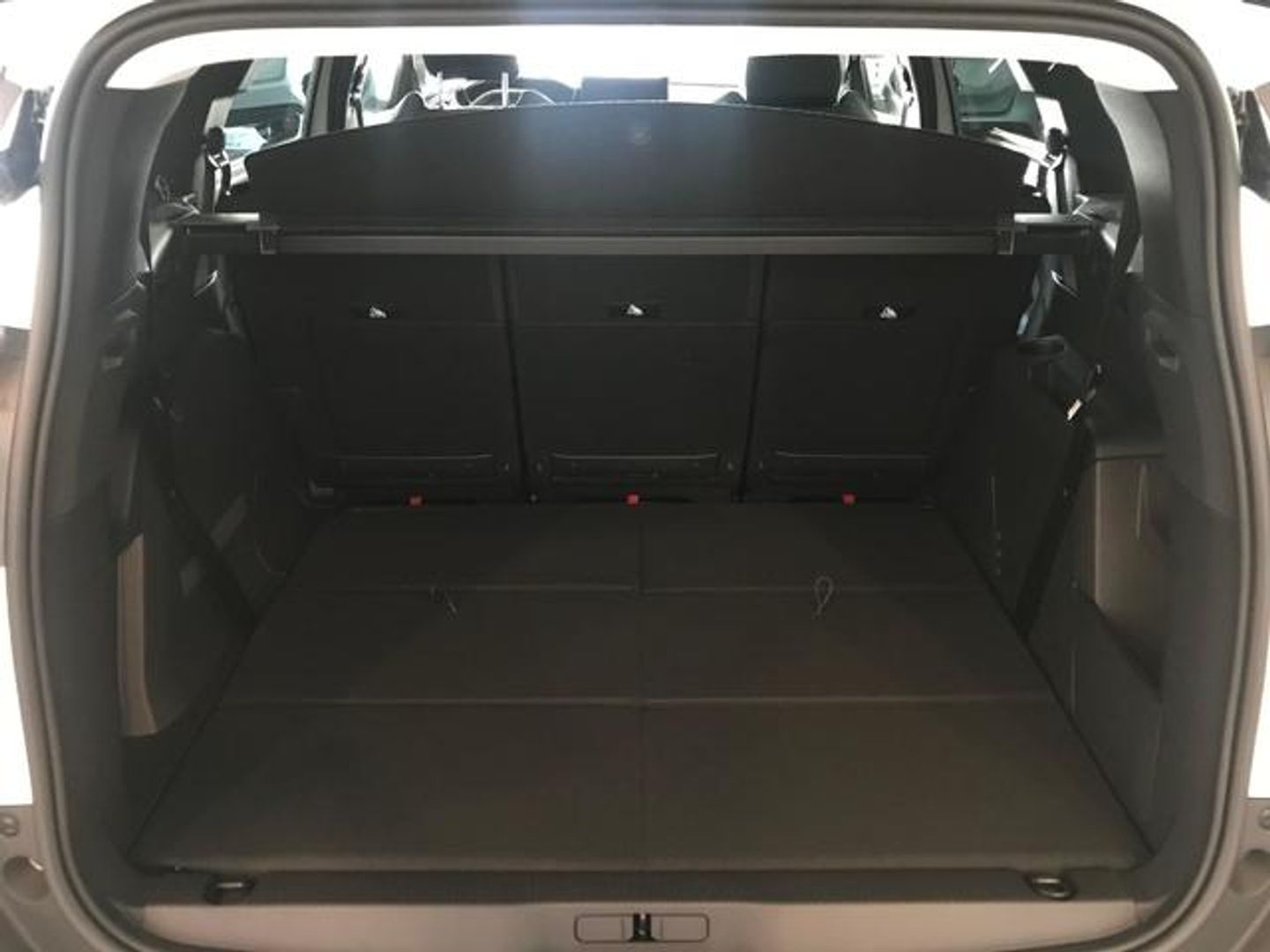 Peugeot 5008 Hybrid 1.2 Allure Pack eDCS6 100 kW (136 CV)