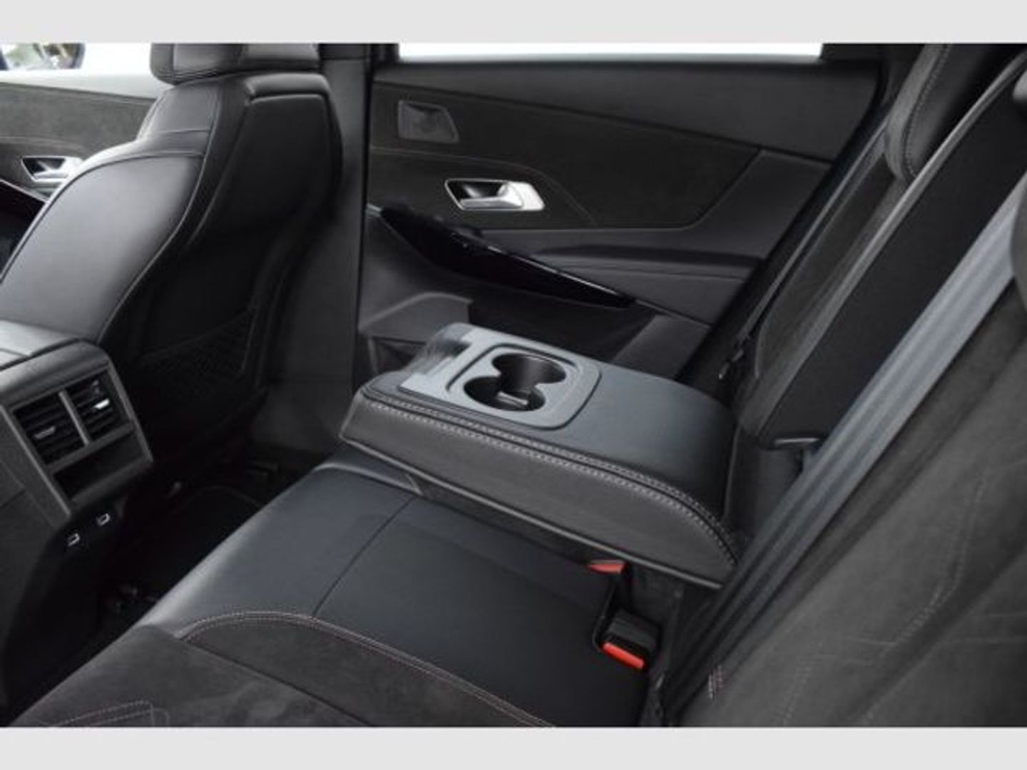 DS DS7 Crossback BlueHDi 130 DE Performance Line AT 96 kW (130 CV)