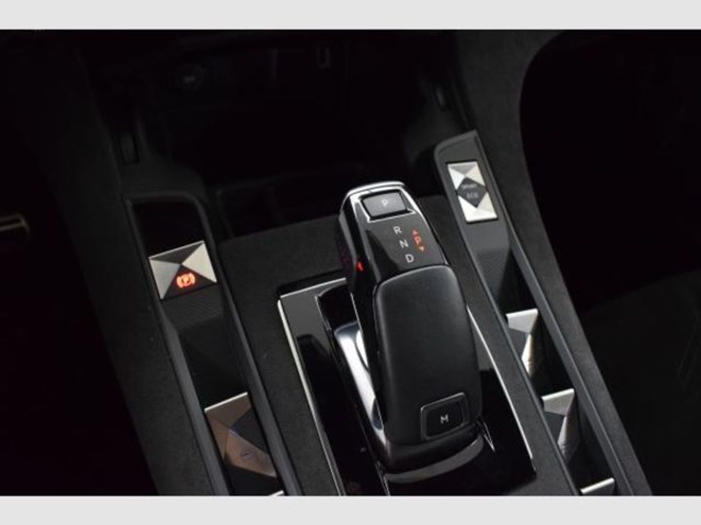 DS DS7 Crossback BlueHDi 130 DE Performance Line AT 96 kW (130 CV)