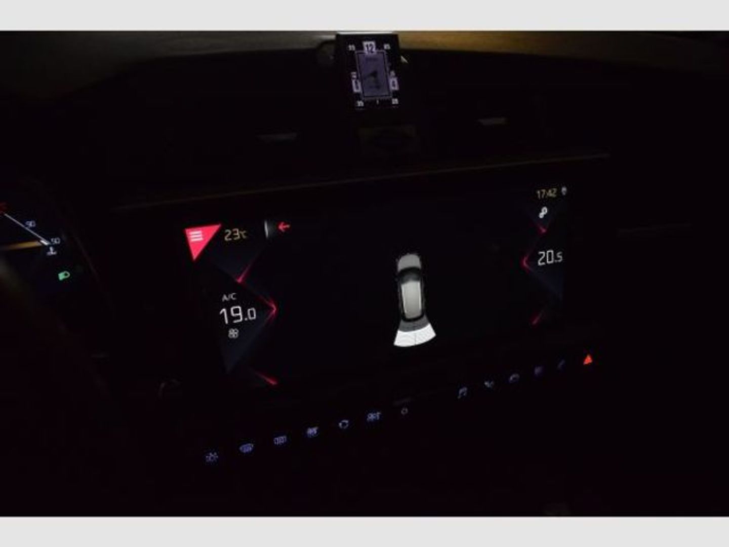 DS DS7 Crossback BlueHDi 130 DE Performance Line AT 96 kW (130 CV)