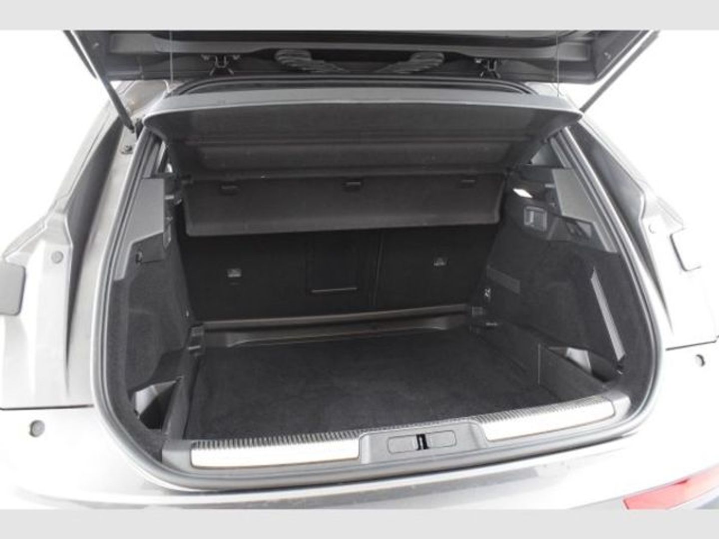 DS DS7 Crossback BlueHDi 130 DE Performance Line AT 96 kW (130 CV)
