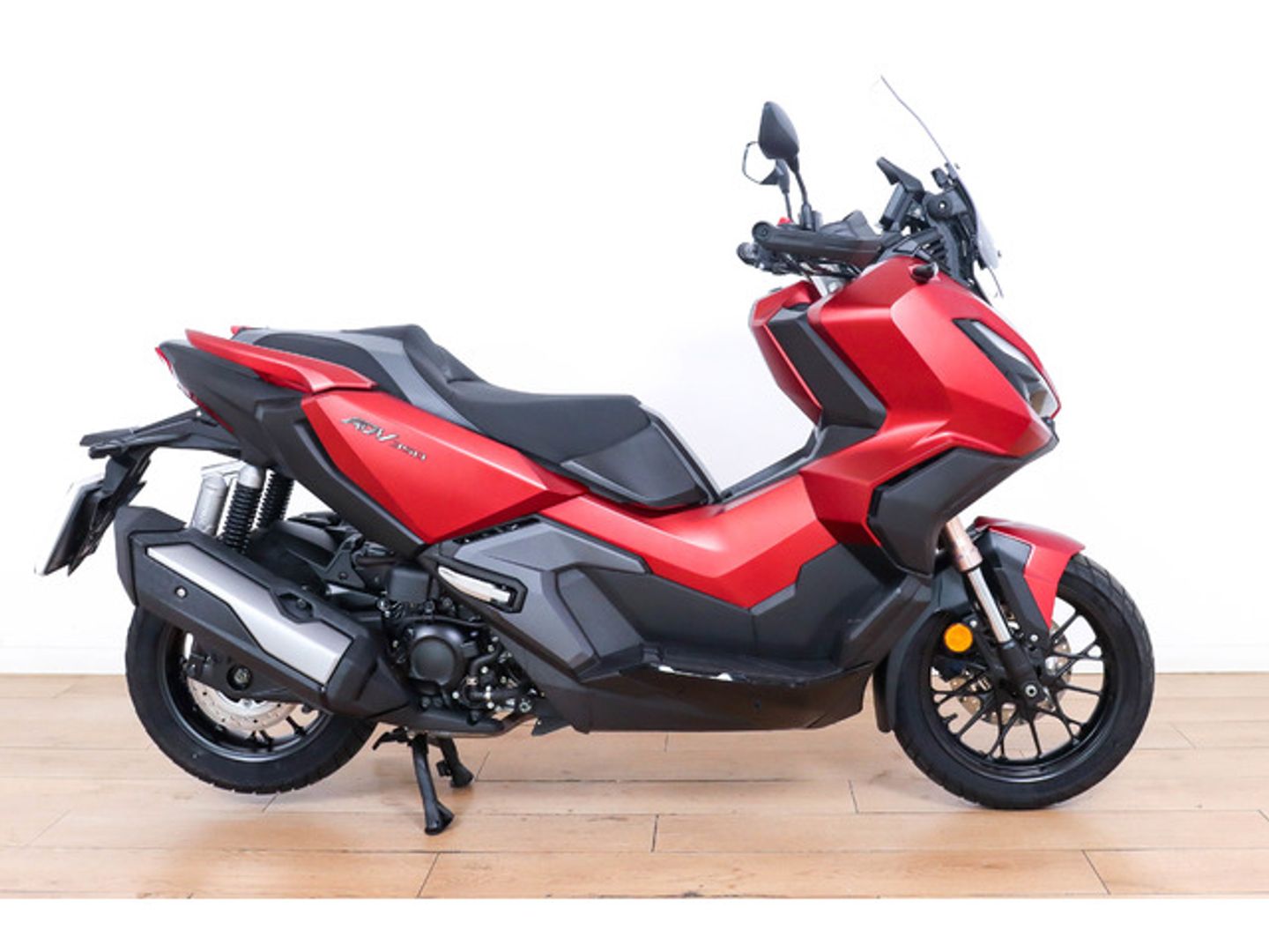 Honda ADV350 Rojo Motorcycle