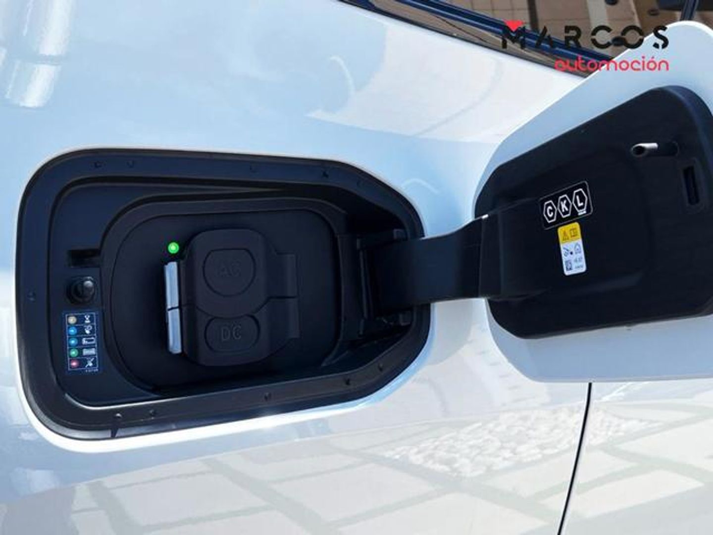 BMW iX xDrive40 240 kW (326 CV)