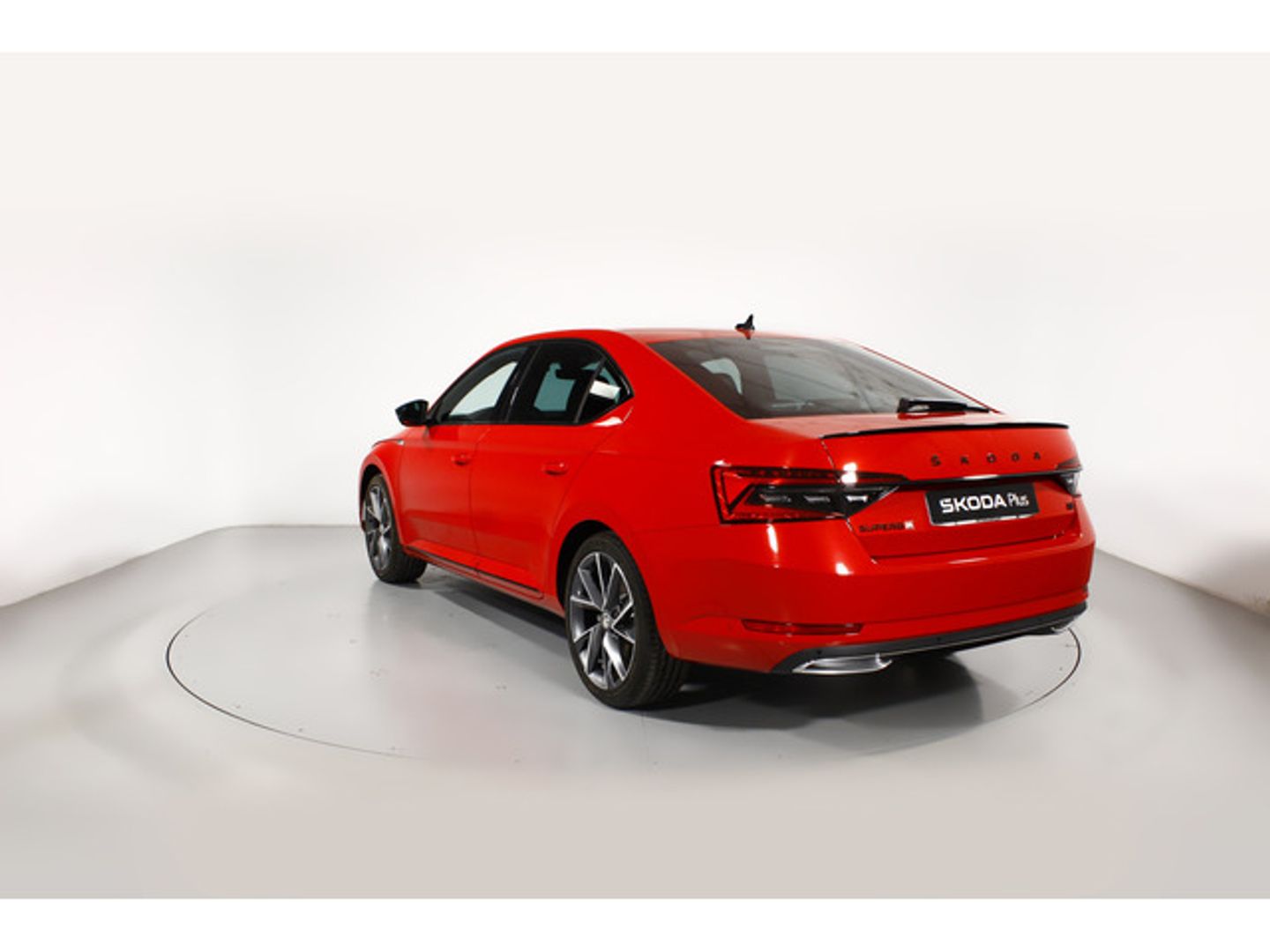 Skoda Superb 1.4 TSI iV P-HEV Sport Line DSG 160 kW (218 CV)