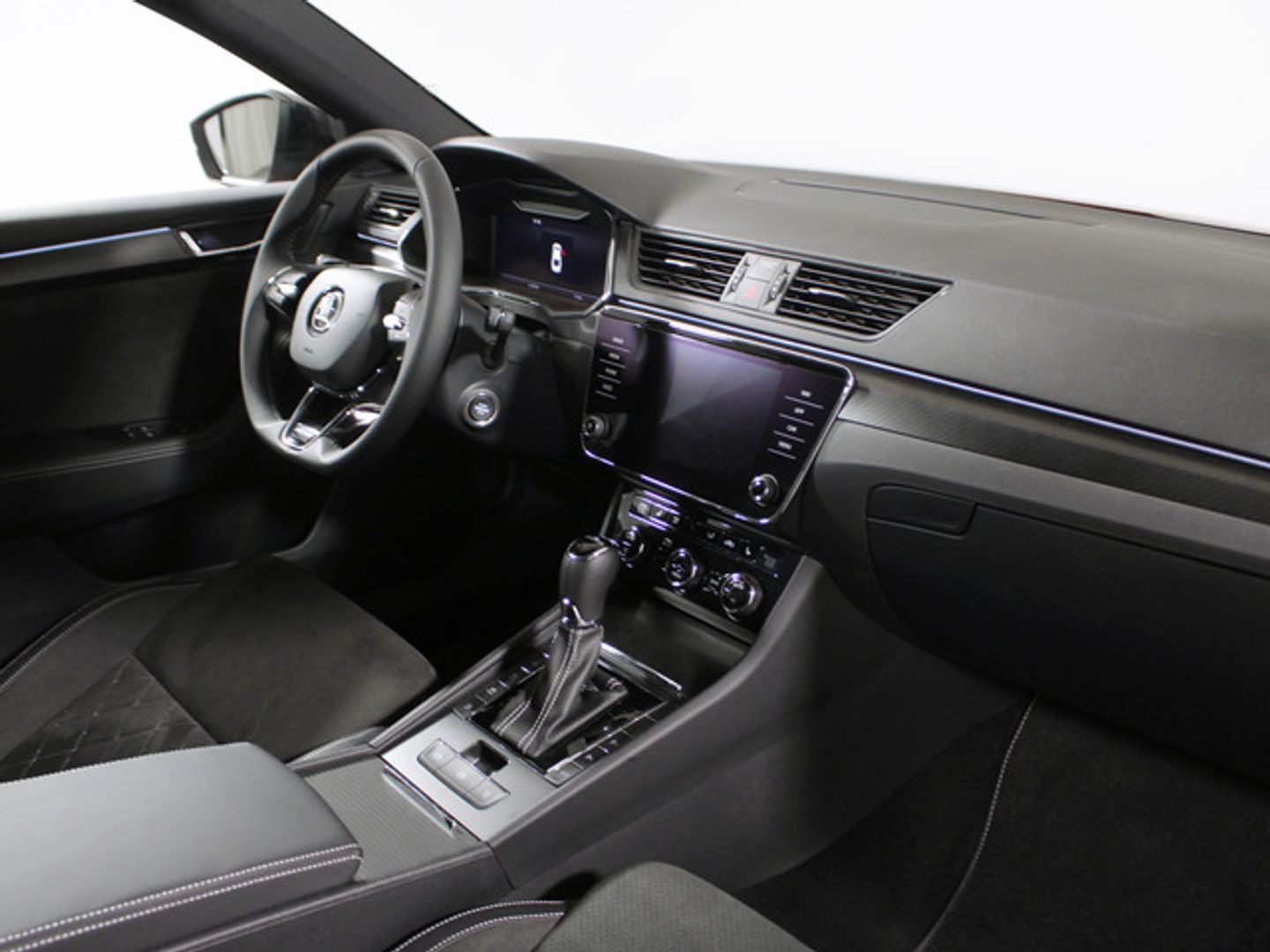 Skoda Superb 1.4 TSI iV P-HEV Sport Line DSG 160 kW (218 CV)