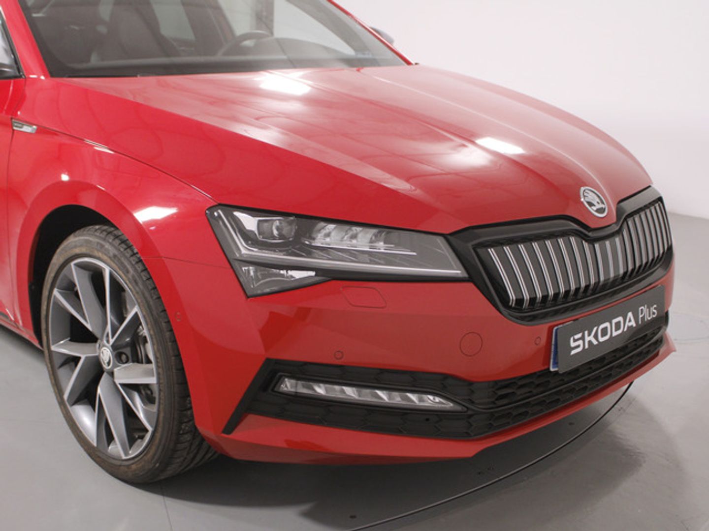 Skoda Superb 1.4 TSI iV P-HEV Sport Line DSG 160 kW (218 CV)