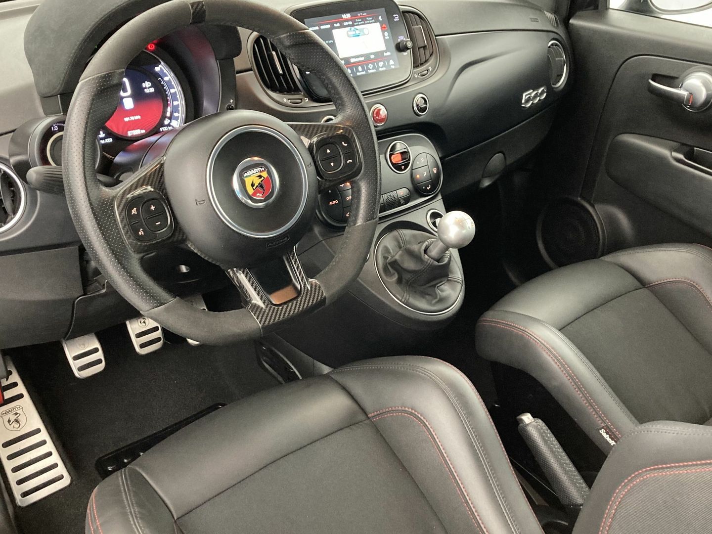 Abarth 500 1.4 16v T-Jet 695 132 kW (180 CV)