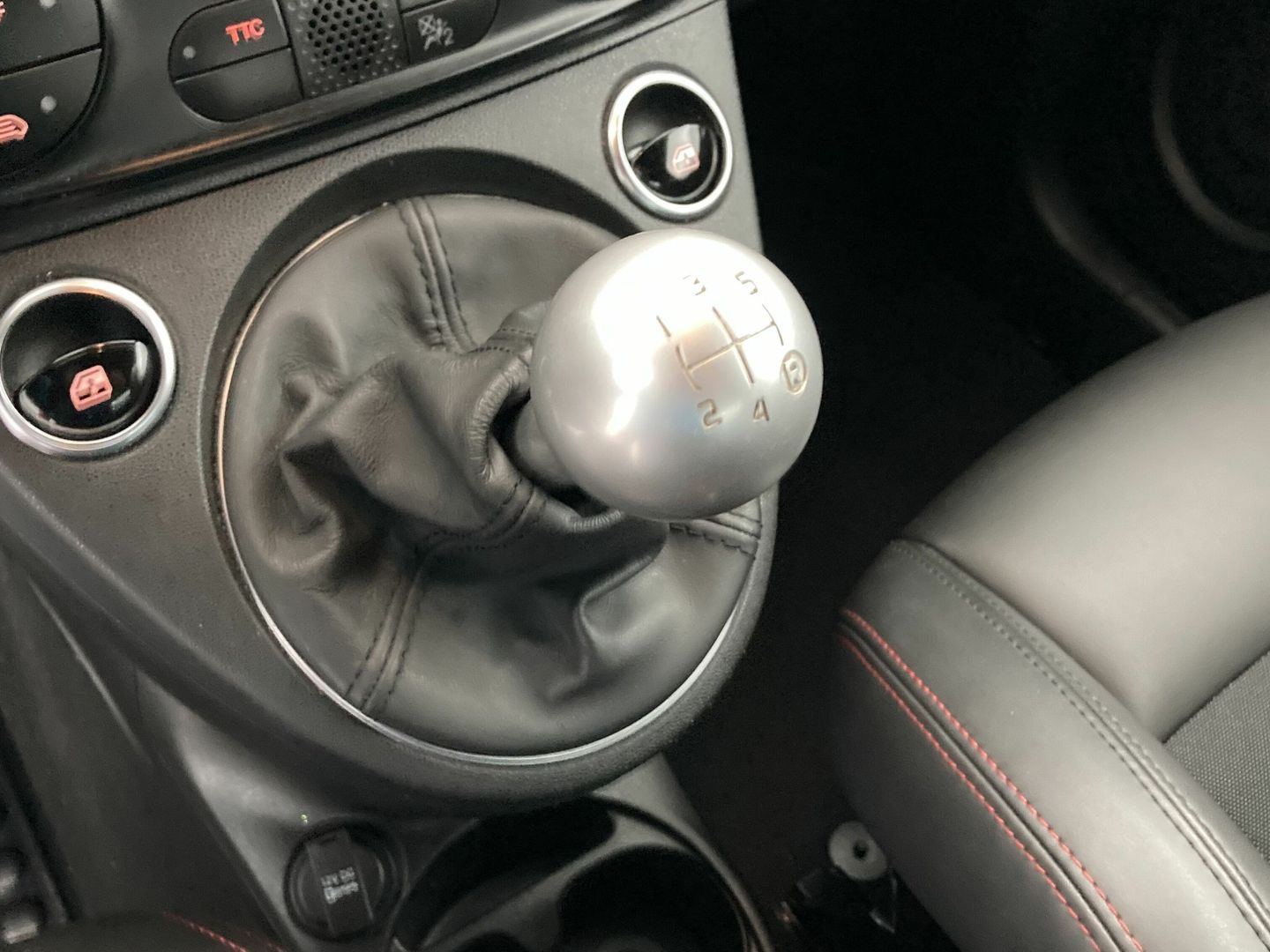 Abarth 500 1.4 16v T-Jet 695 132 kW (180 CV)