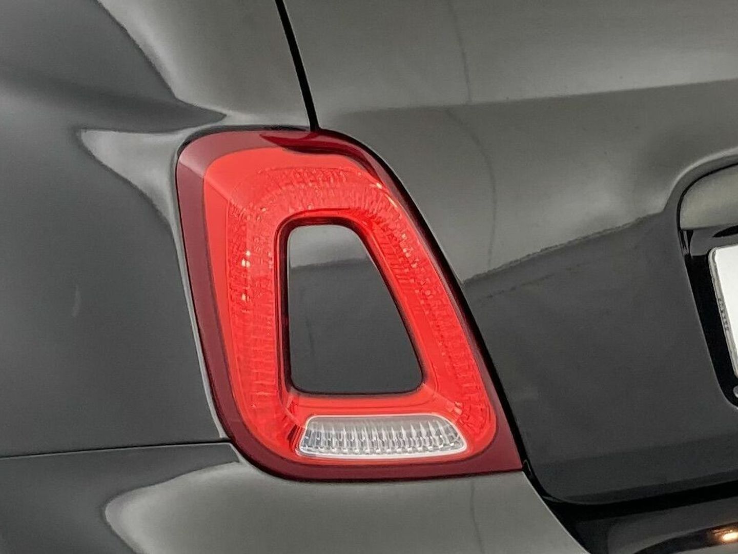 Abarth 500 1.4 16v T-Jet 695 132 kW (180 CV)