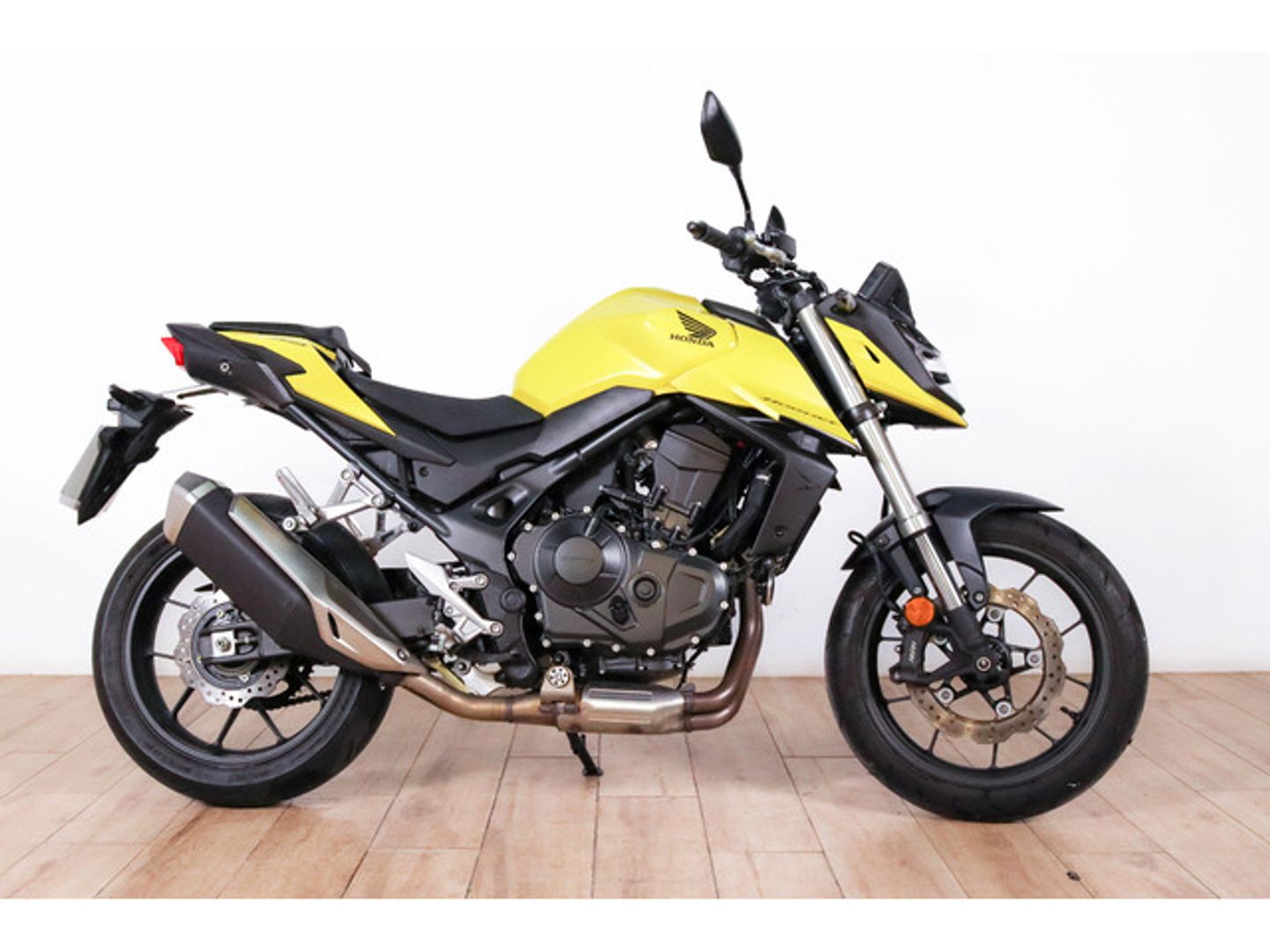 Honda CB750 Hornet Amarillo Motorcycle