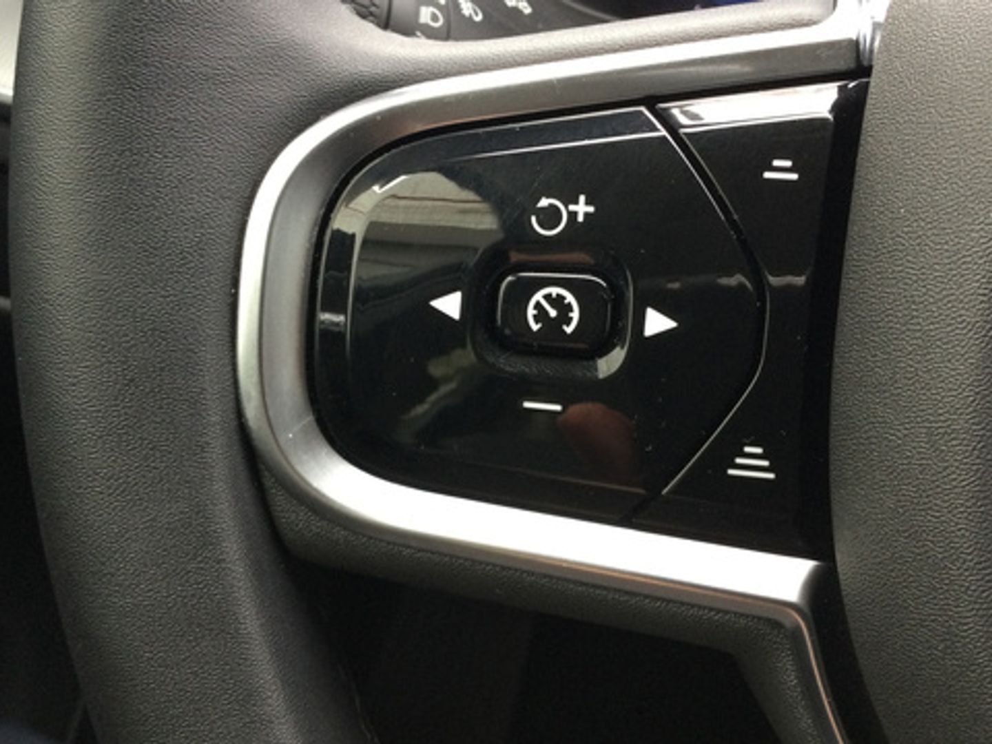 Volvo XC60 B4 D Plus Dark Auto 145 kW (197 CV)