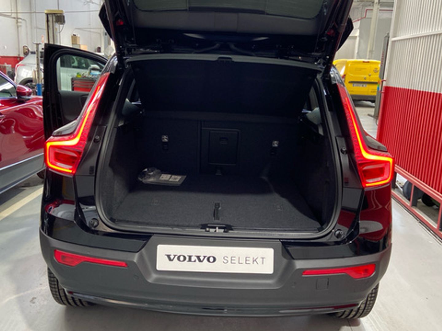 Volvo XC40 B3 G Black Edition Auto 120 kW (163 CV)