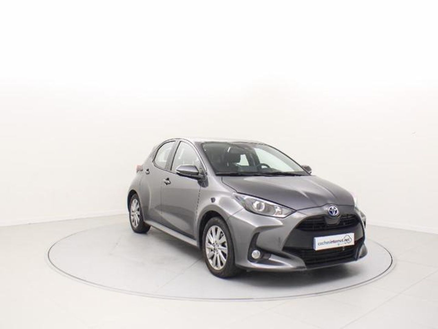 Toyota Yaris 120H Active Plus 85 kW (116 CV) Gris Sedan