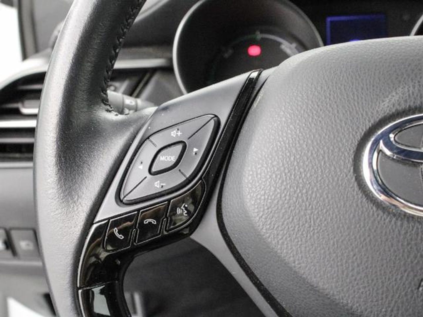 Toyota C-HR 1.8 125H Advance 90 kW (122 CV)