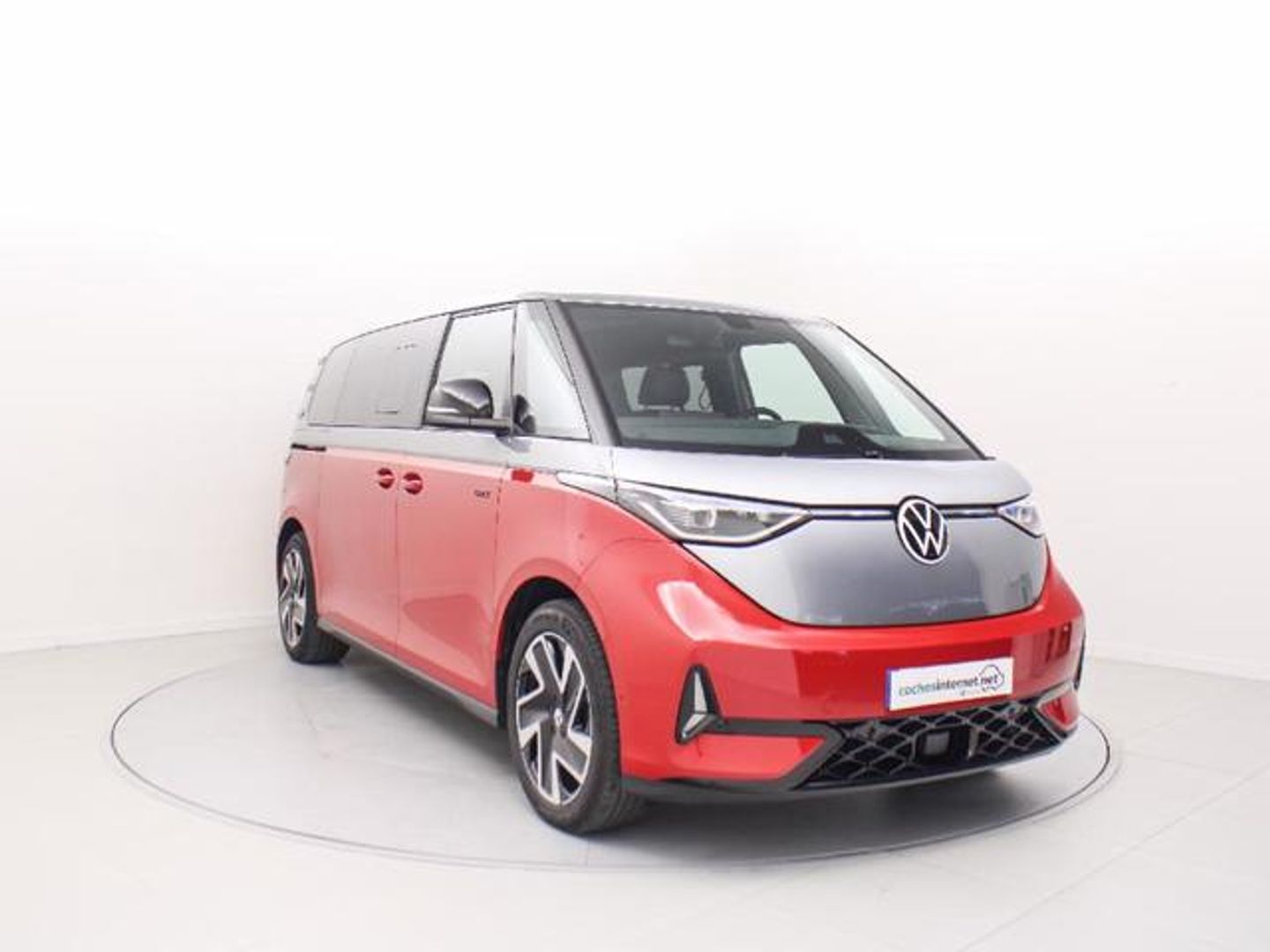 Volkswagen ID. BUZZ GTX 250 kW (340 CV) Rojo Minivan