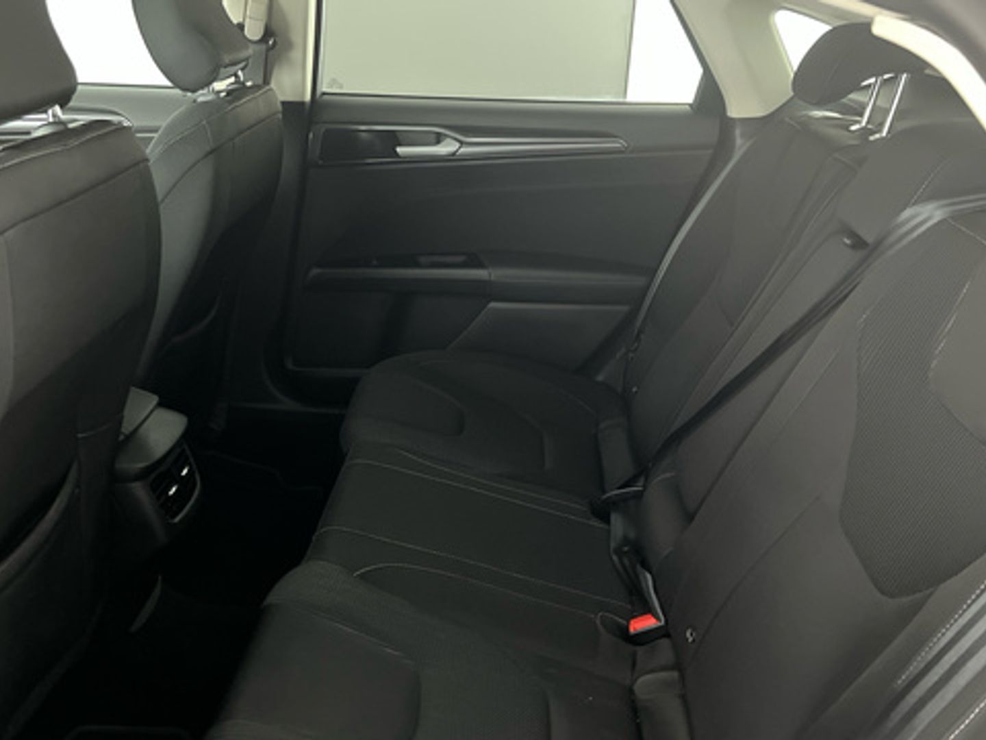 Ford Mondeo 2.0 Híbrido HEV Sedan Titanium Auto 137 kW (187 CV)