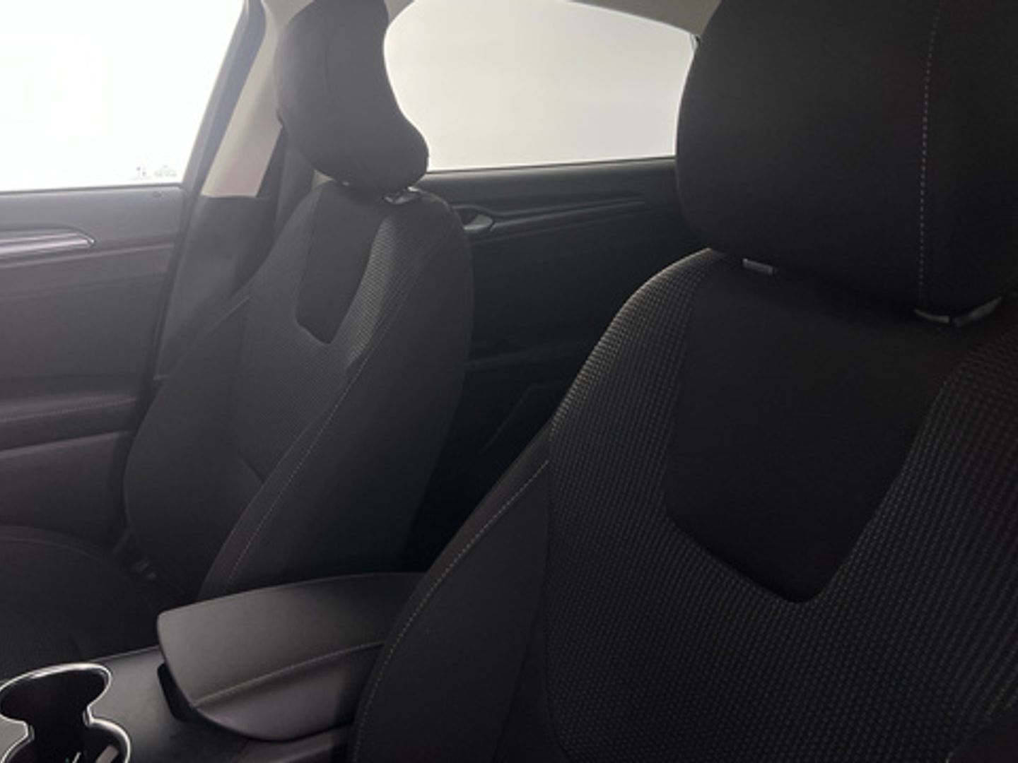 Ford Mondeo 2.0 Híbrido HEV Sedan Titanium Auto 137 kW (187 CV)