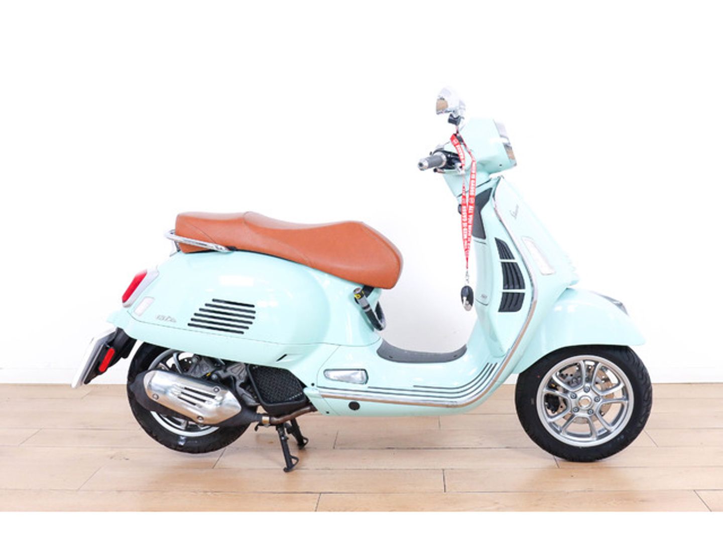 Vespa GTS 125 Azul Motorcycle