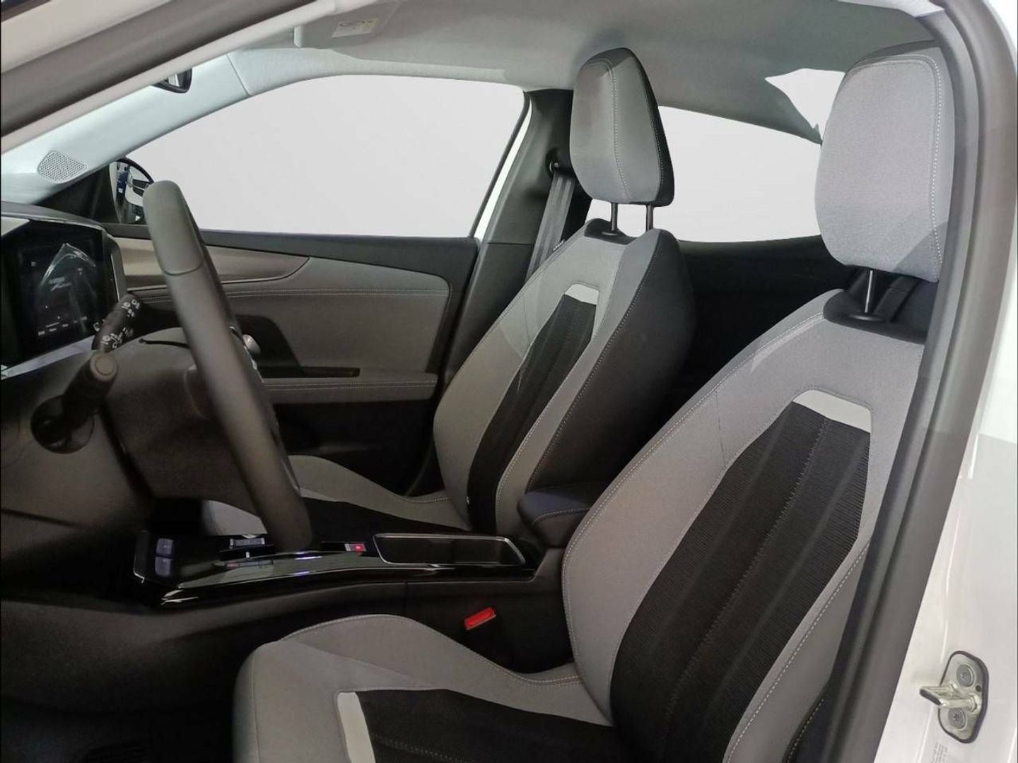 Opel Mokka-e BEV 50kWh Business Elegance-e 100 kW (136 CV)