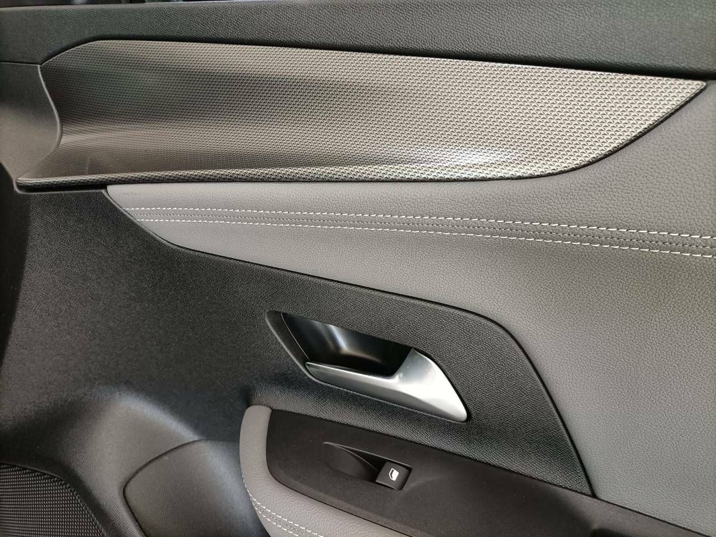 Opel Mokka-e BEV 50kWh Business Elegance-e 100 kW (136 CV)
