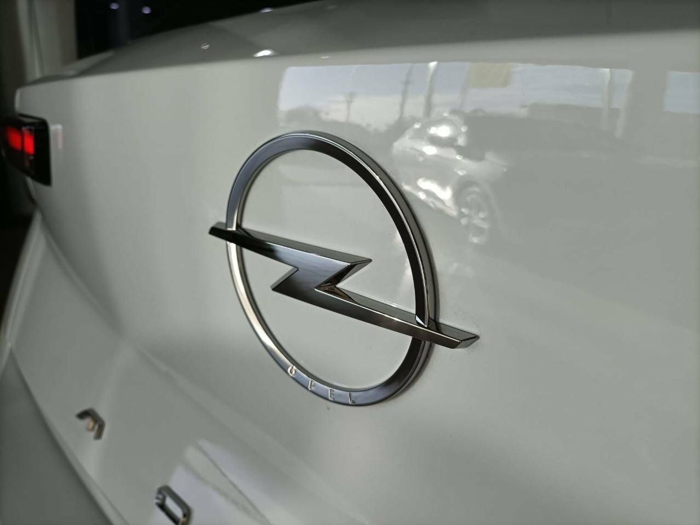 Opel Mokka-e BEV 50kWh Business Elegance-e 100 kW (136 CV)