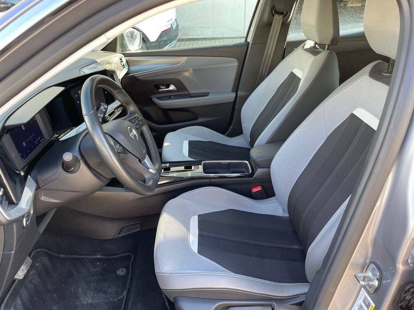 Opel Mokka-e BEV 50kWh Business Elegance-e 100 kW (136 CV)