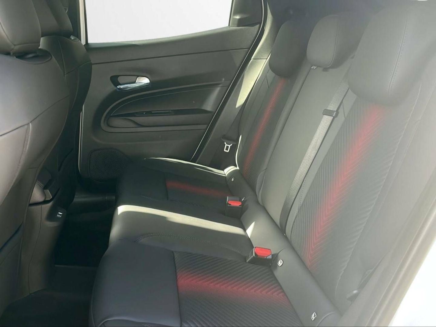 Alfa Romeo Junior 1.2 Ibrida Speciale Auto 100 kW (136 CV)