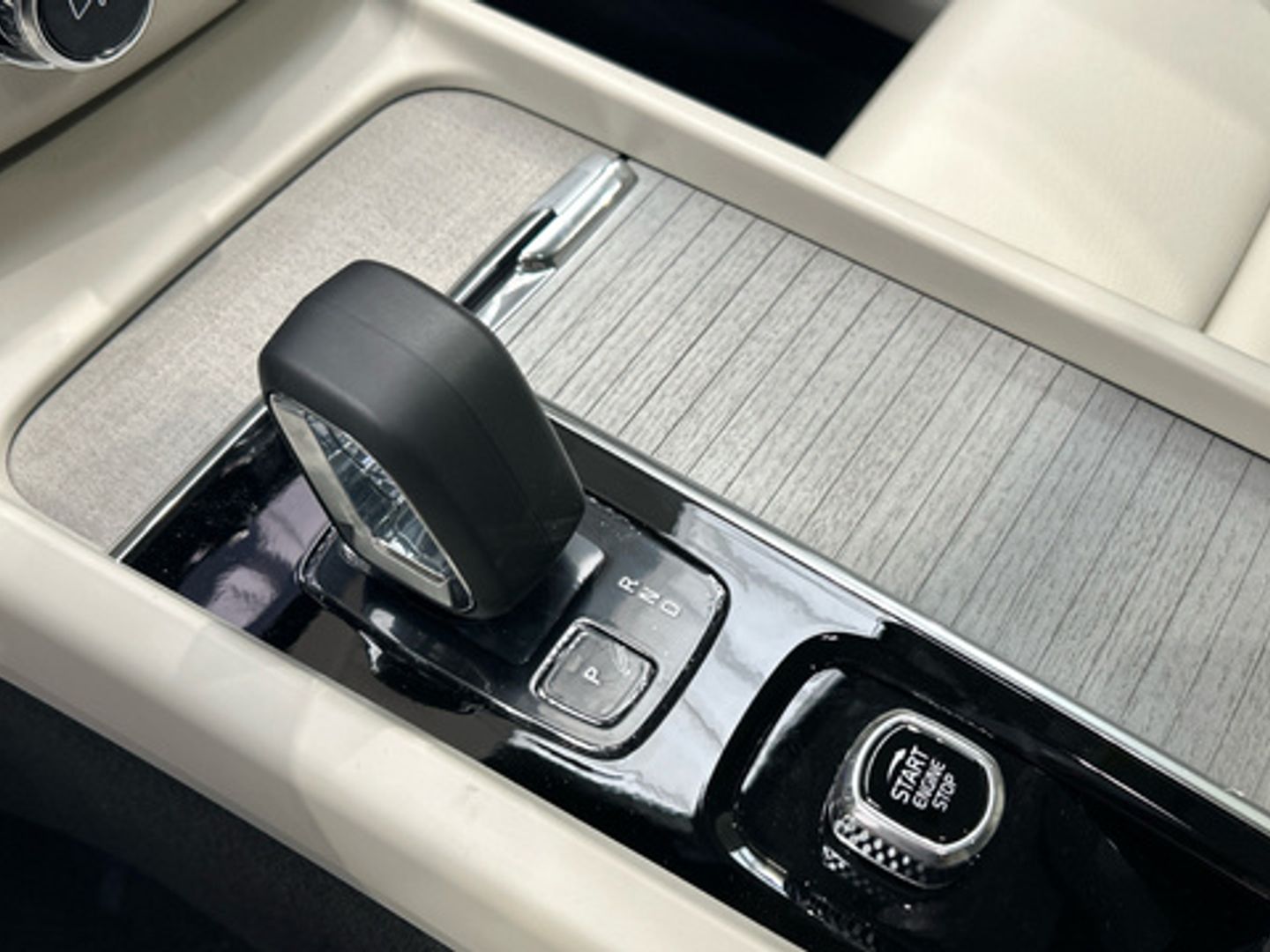 Volvo XC60 T6 Recharge Plus Dark AWD Auto 257 kW (350 CV)
