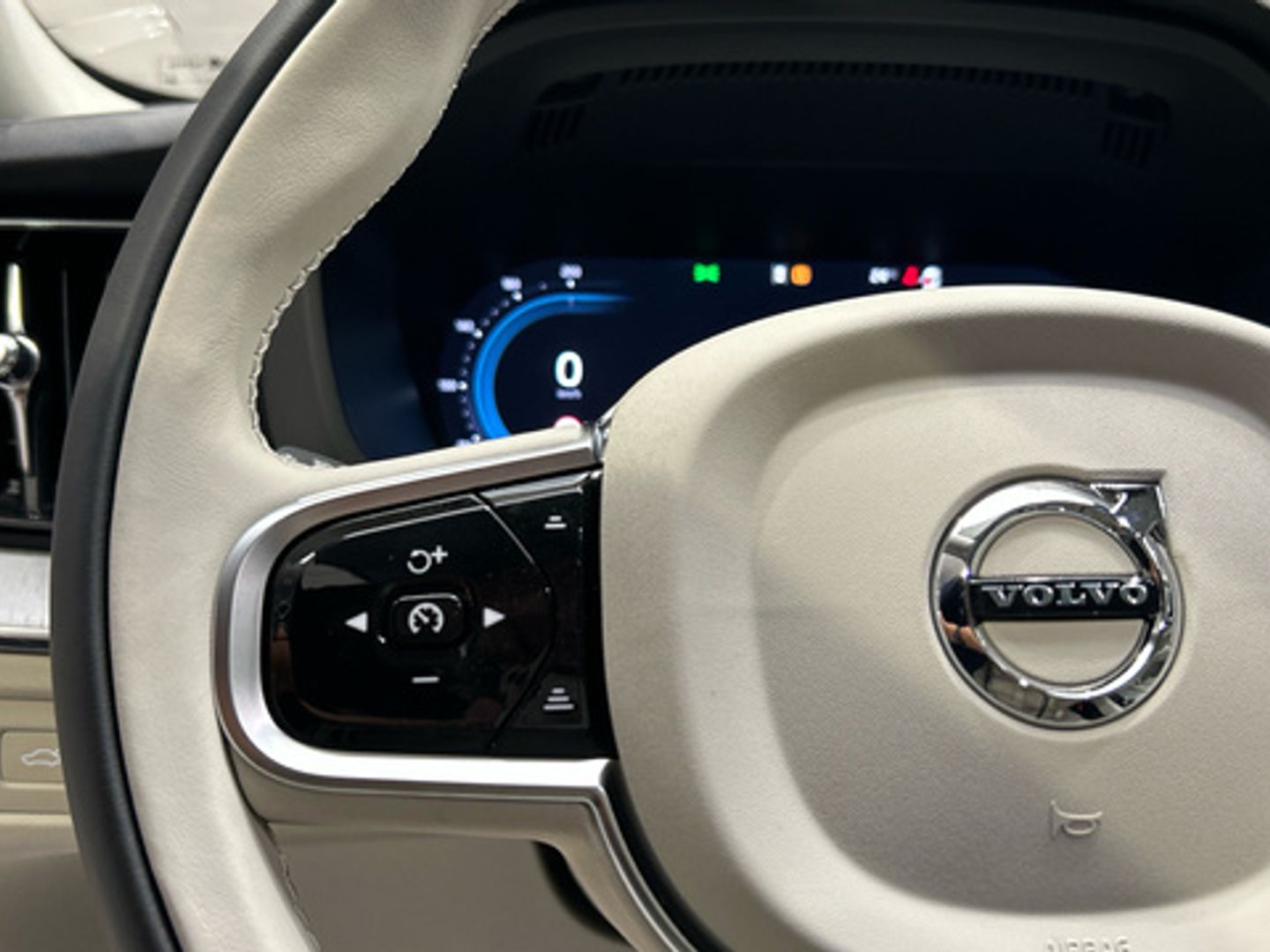 Volvo XC60 T6 Recharge Plus Dark AWD Auto 257 kW (350 CV)