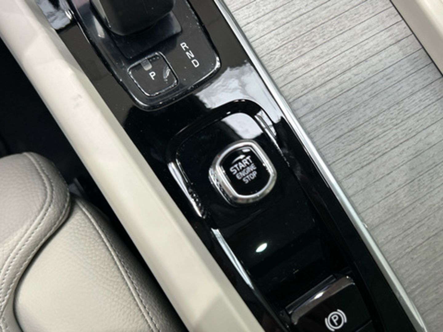 Volvo XC60 T6 Recharge Plus Dark AWD Auto 257 kW (350 CV)