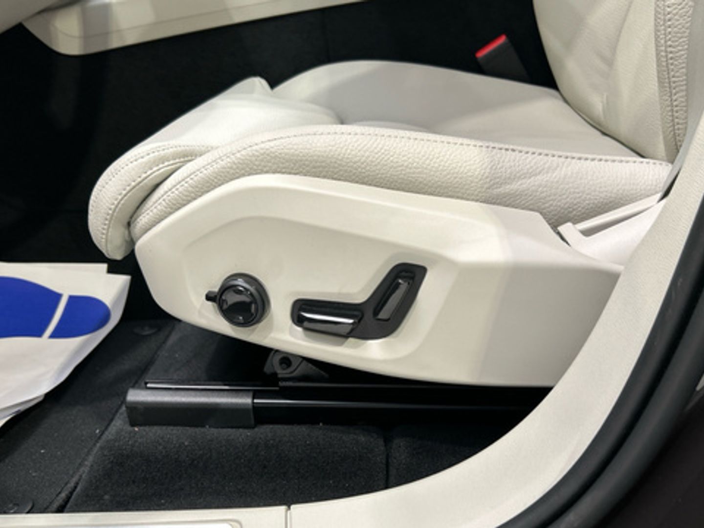 Volvo XC60 T6 Recharge Plus Dark AWD Auto 257 kW (350 CV)