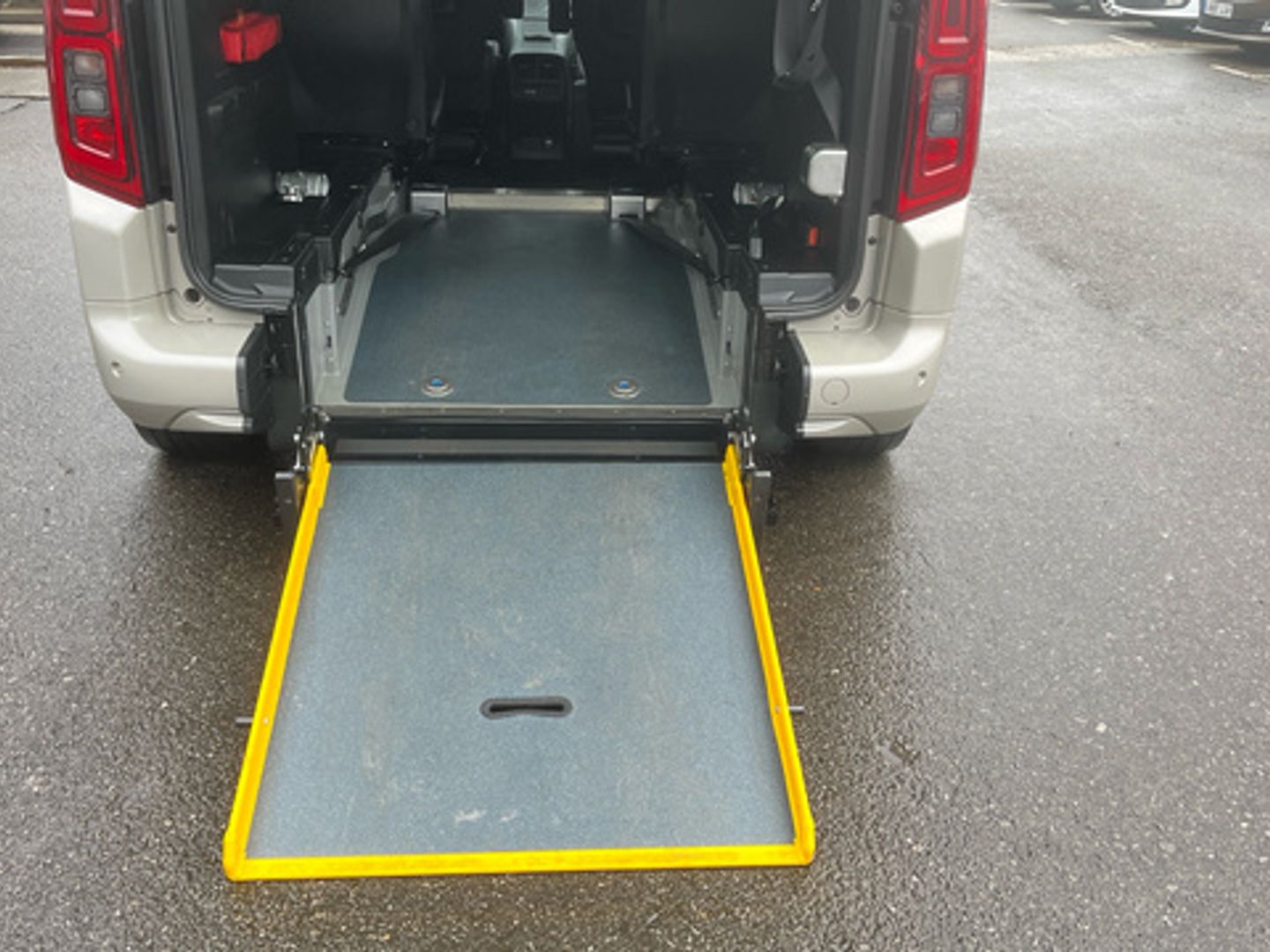 Toyota Proace City Verso 1.2 Family Active L1 Auto 96 kW (131 CV)