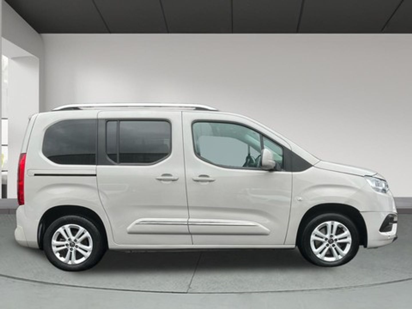 Toyota Proace City Verso 1.2 Family Active L1 Auto 96 kW (131 CV)