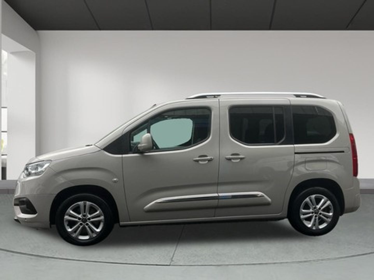 Toyota Proace City Verso 1.2 Family Active L1 Auto 96 kW (131 CV)