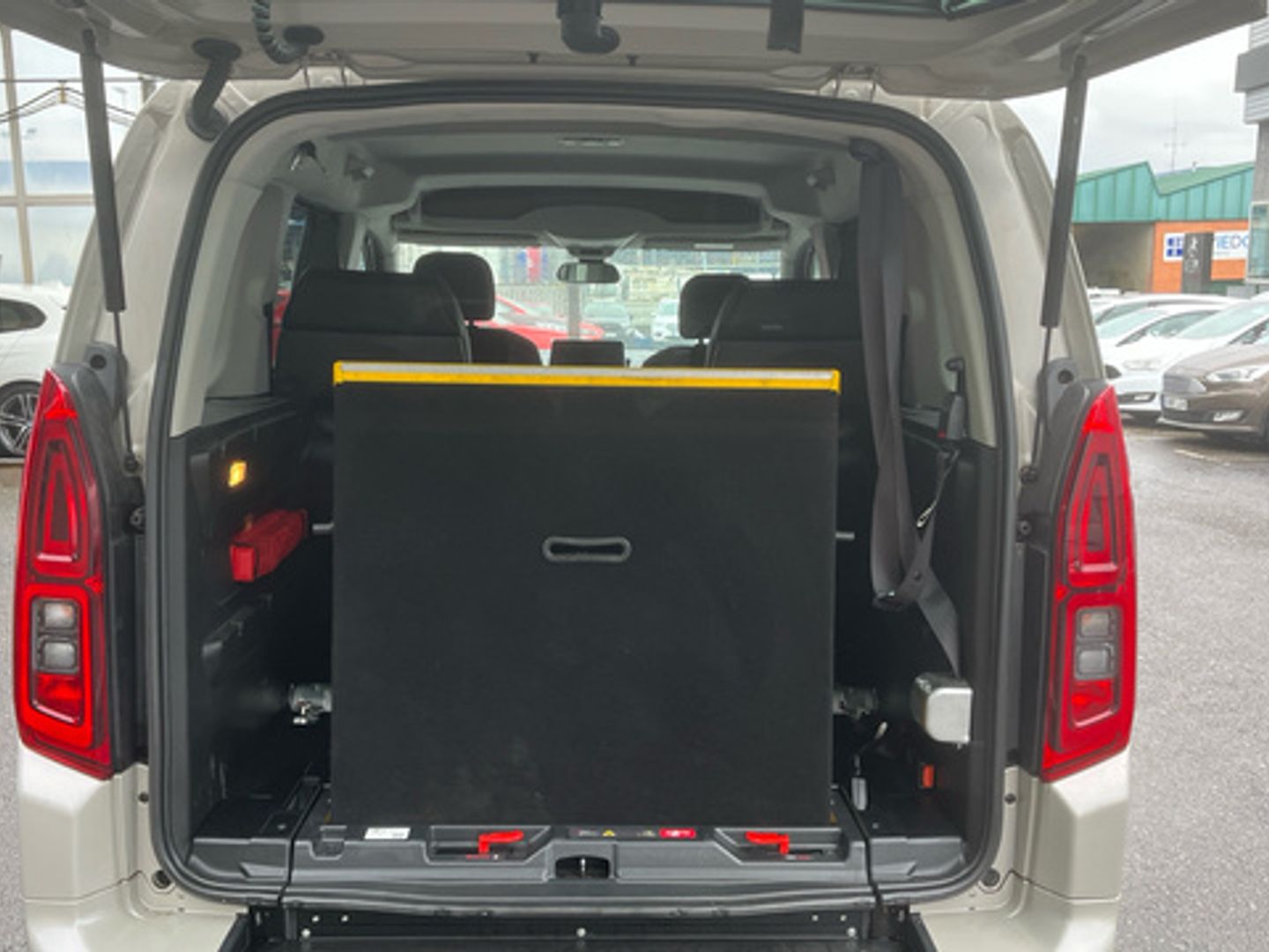 Toyota Proace City Verso 1.2 Family Active L1 Auto 96 kW (131 CV)