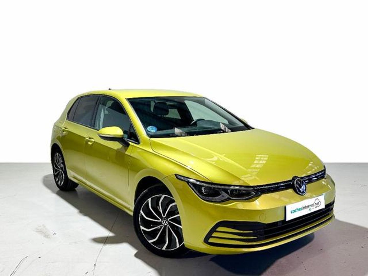 Volkswagen Golf Life 1.5 eTSI 110 kW (150 CV) DSG Amarillo Sedan
