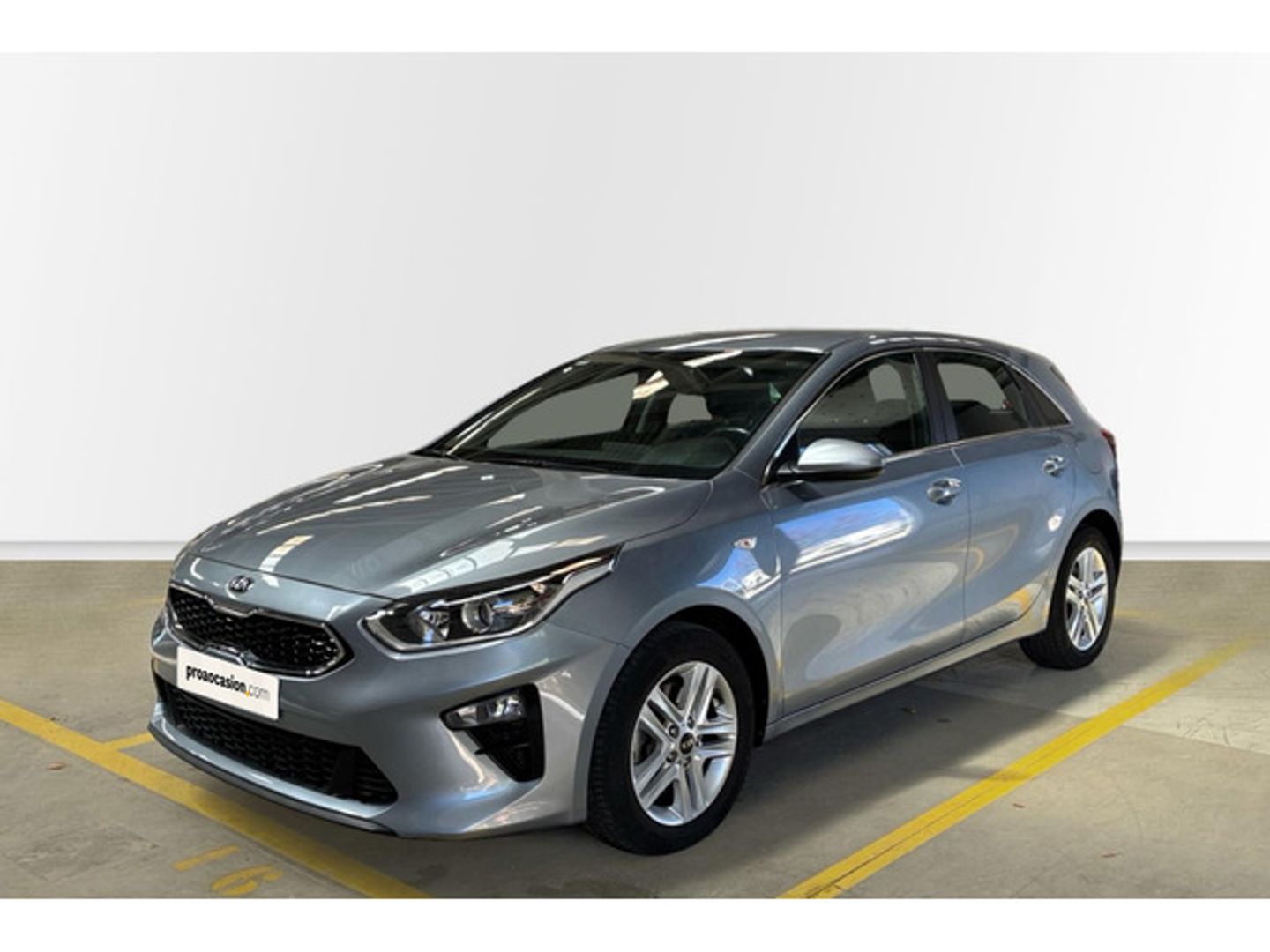 Kia Ceed 1.6 MHEV iMT Drive 100 kW (136 CV) Gris Plata Sedan