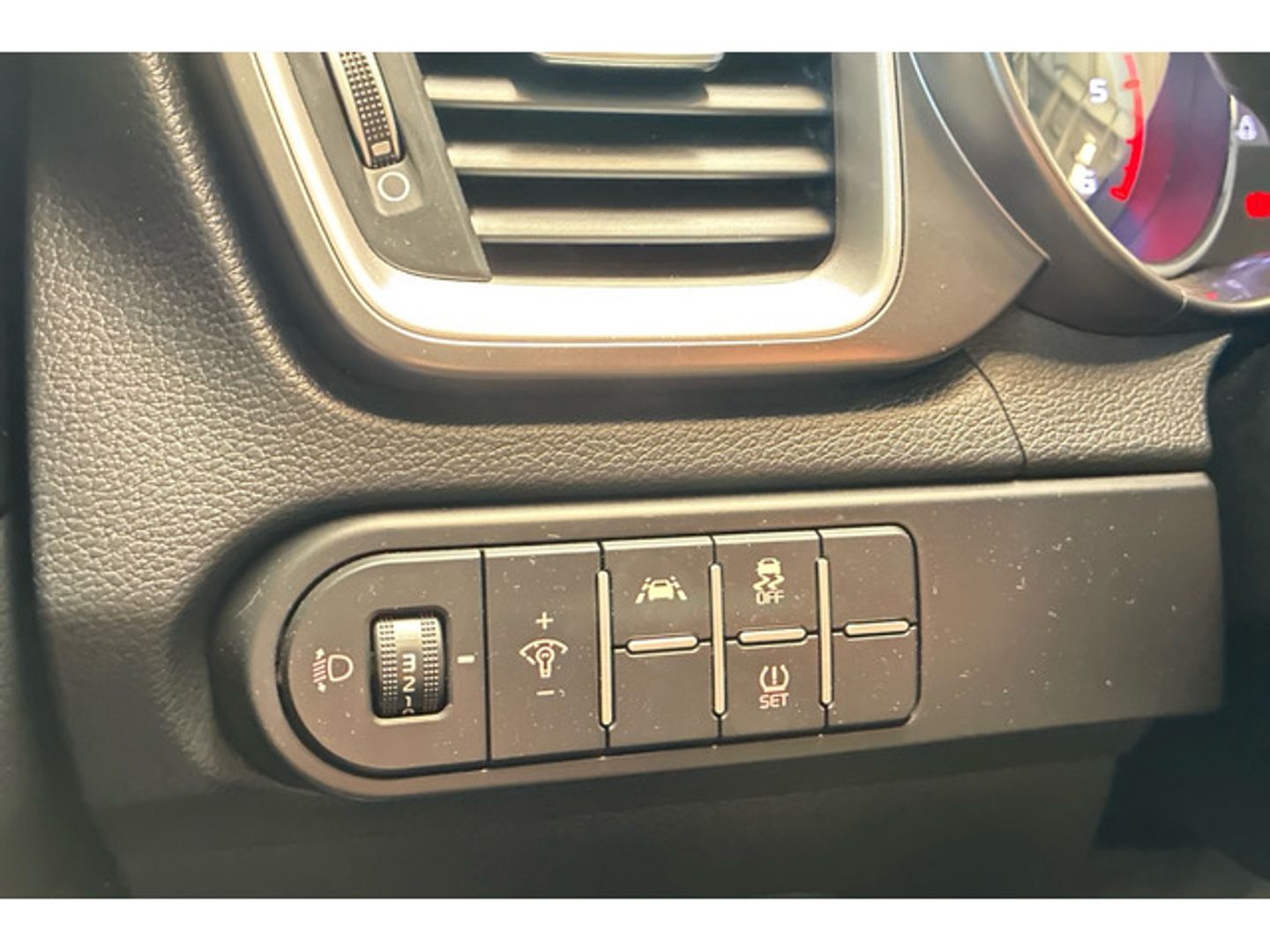 Kia Ceed 1.6 MHEV iMT Drive 100 kW (136 CV)