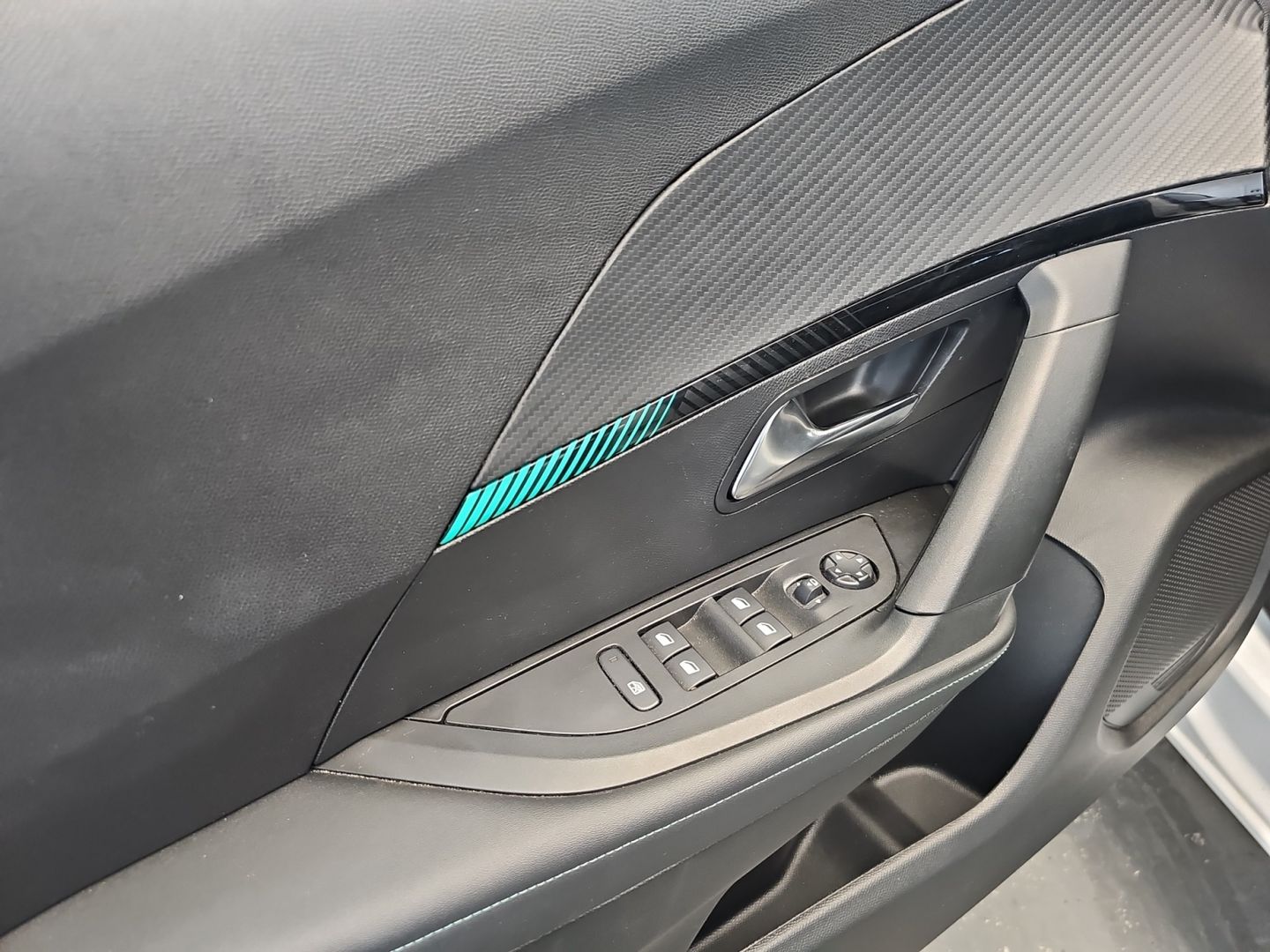Peugeot 2008 PureTech 130 S&S Allure EAT8 96 kW (130 CV)