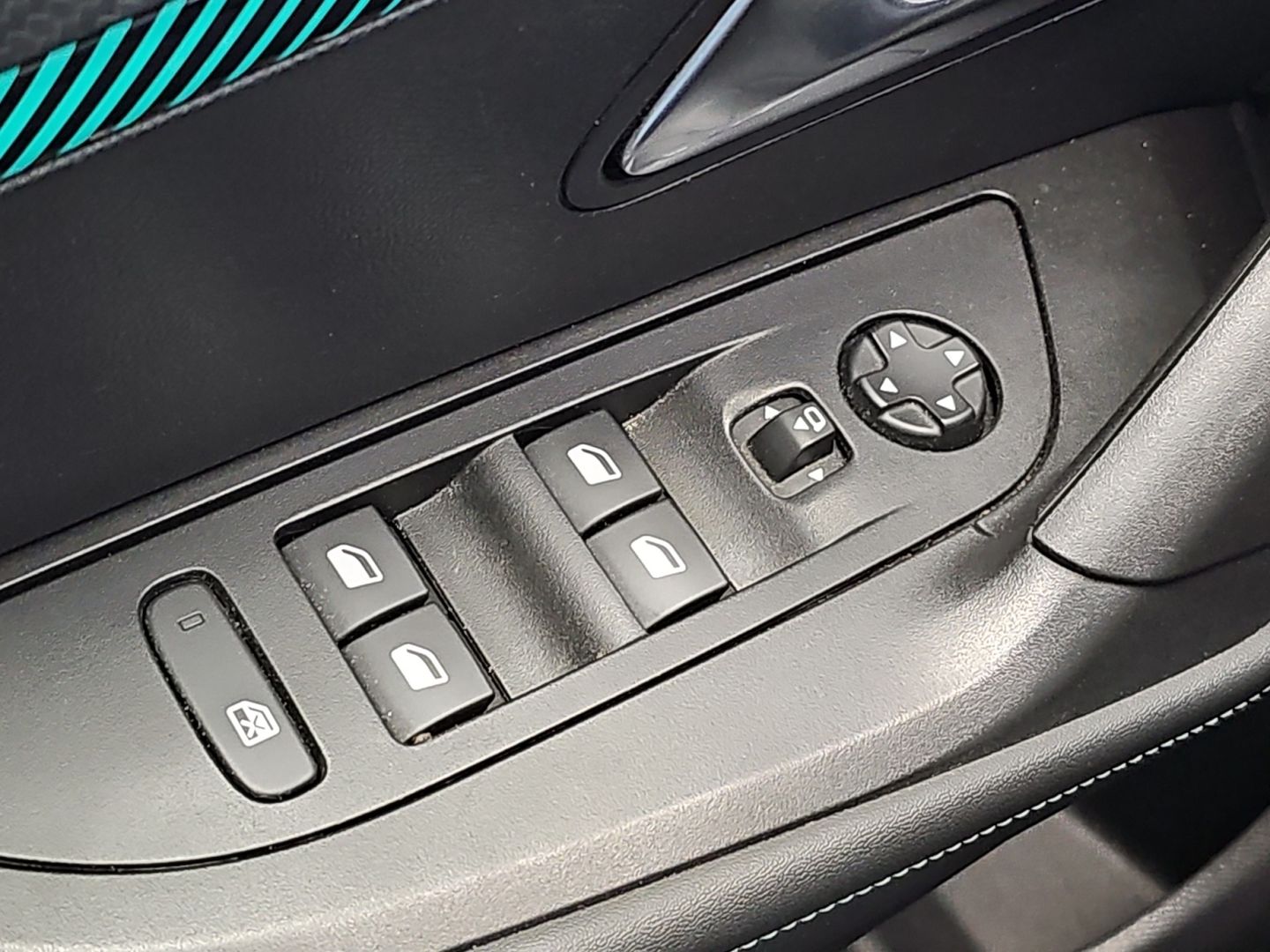 Peugeot 2008 PureTech 130 S&S Allure EAT8 96 kW (130 CV)
