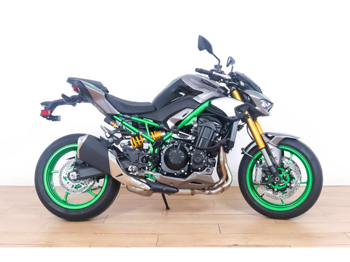 Kawasaki Z900 Gris Motorcycle