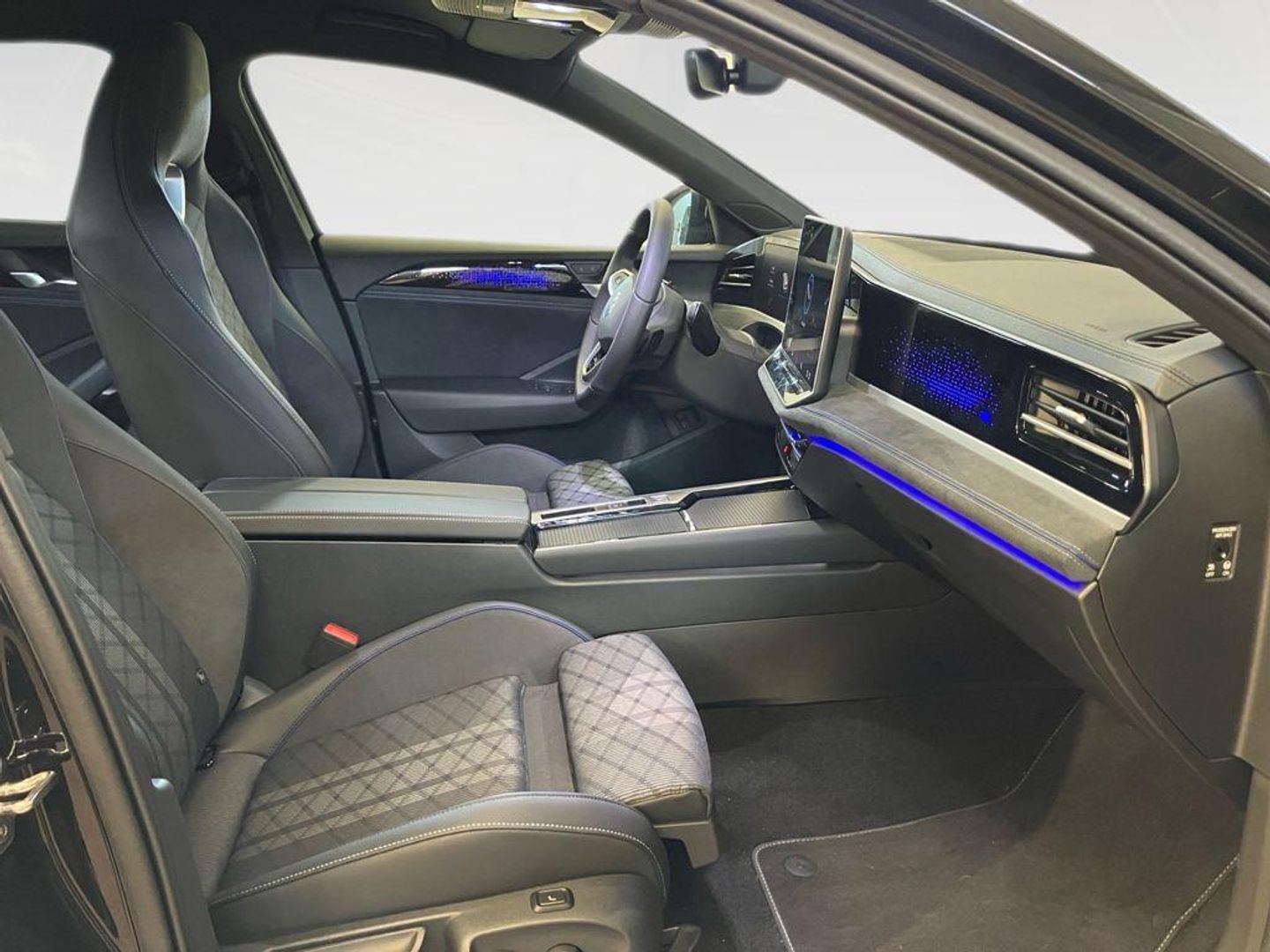 Volkswagen Passat Variant R-Line eHybrid PHEV 200 kW (272 CV) DSG