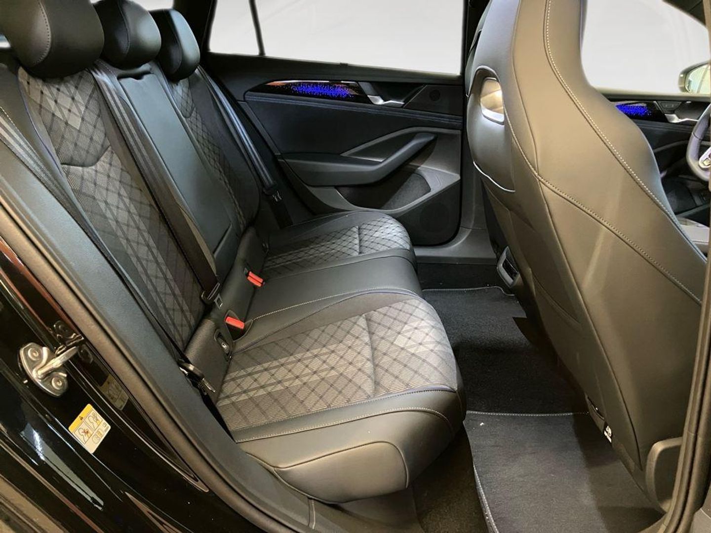 Volkswagen Passat Variant R-Line eHybrid PHEV 200 kW (272 CV) DSG