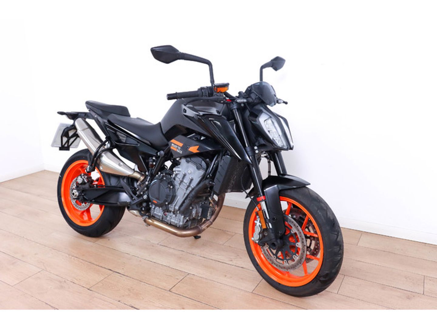 KTM Duke GP 890