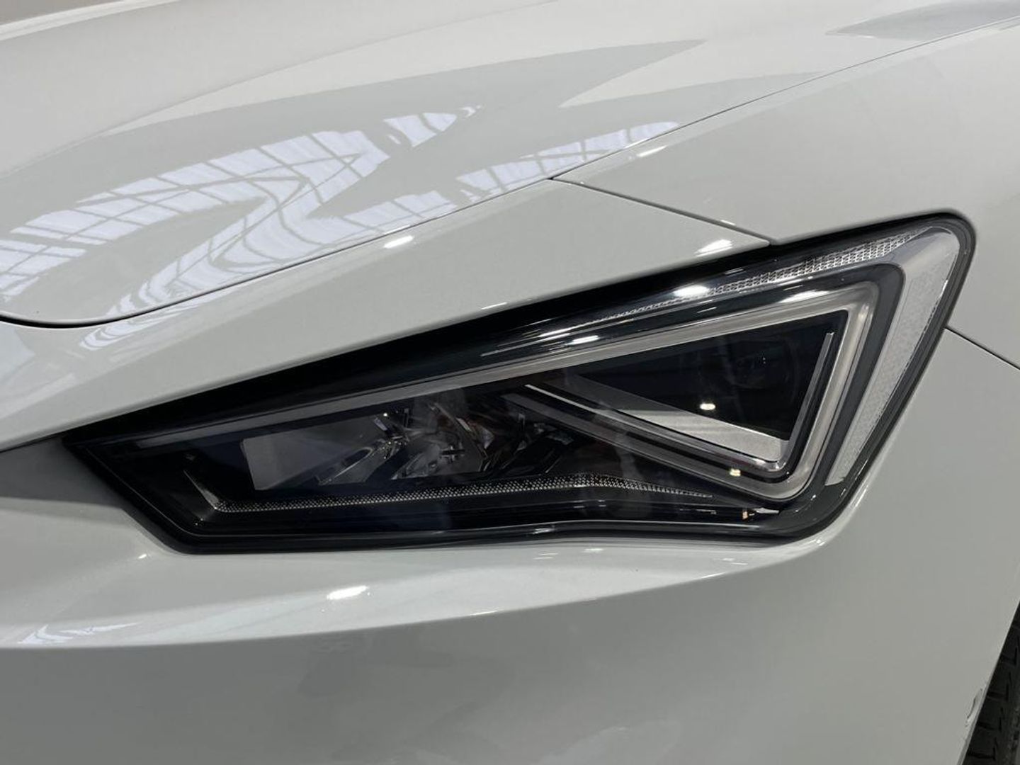 SEAT León 1.5 eTSI S&S FR Go L DSG 110 kW (150 CV)