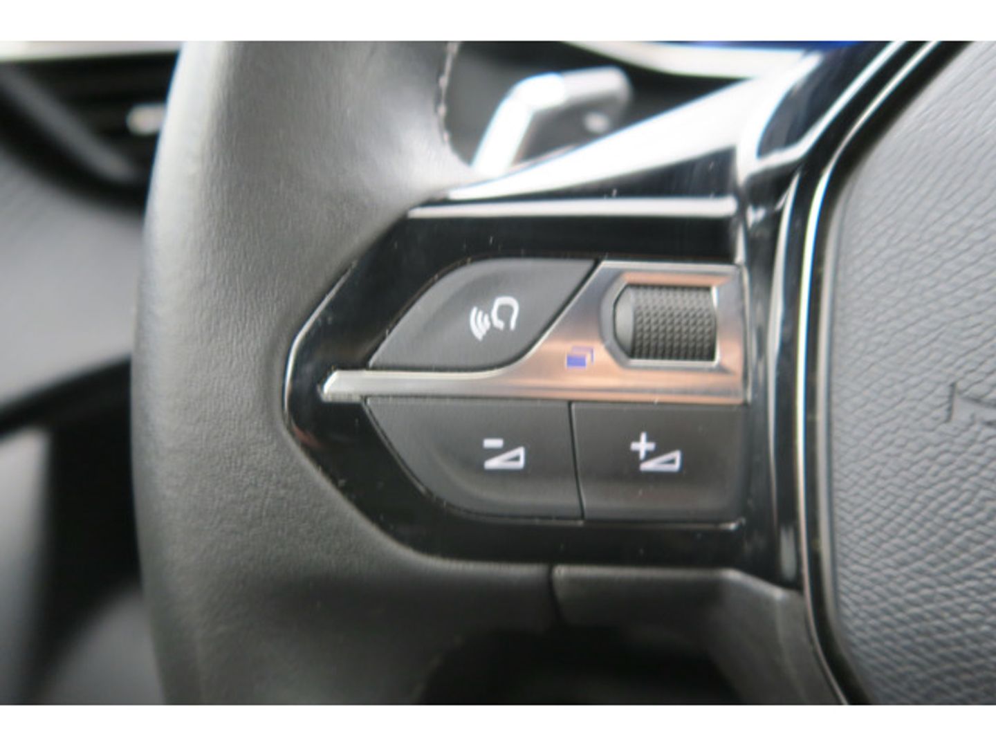 Peugeot 2008 BlueHDi 130 S&S Allure Pack EAT8 96 kW (130 CV)