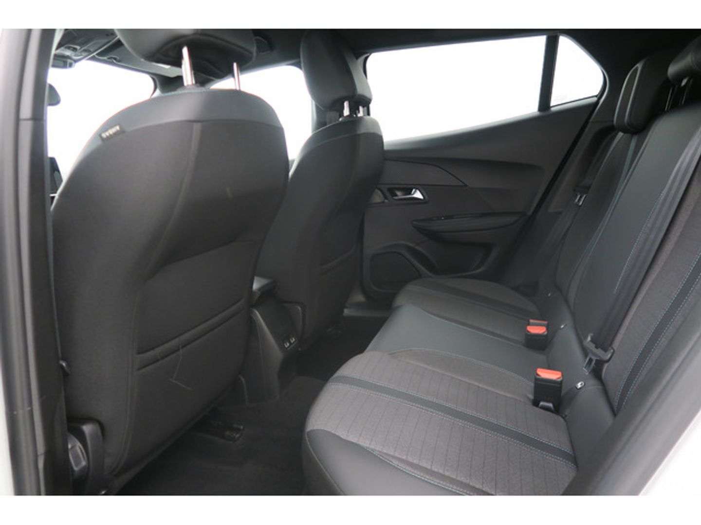 Peugeot 2008 BlueHDi 130 S&S Allure Pack EAT8 96 kW (130 CV)