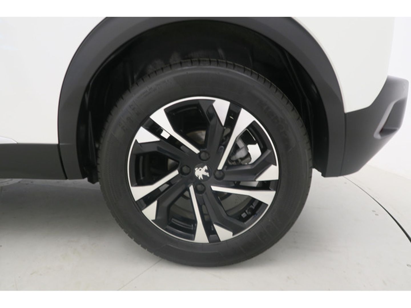 Peugeot 2008 BlueHDi 130 S&S Allure Pack EAT8 96 kW (130 CV)